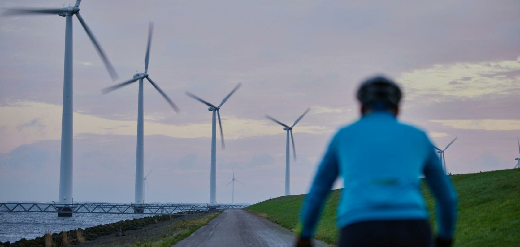 Sweco-ijsselmeerdijk-windmolens-energietransitie-1-1680x800